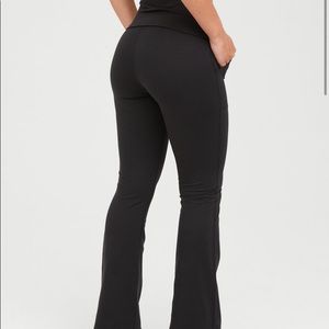 NWT OFFLINE BY AERIE THE HUGGER
HIGH WAISTED FOLDOVER FLARE LEGGINGS